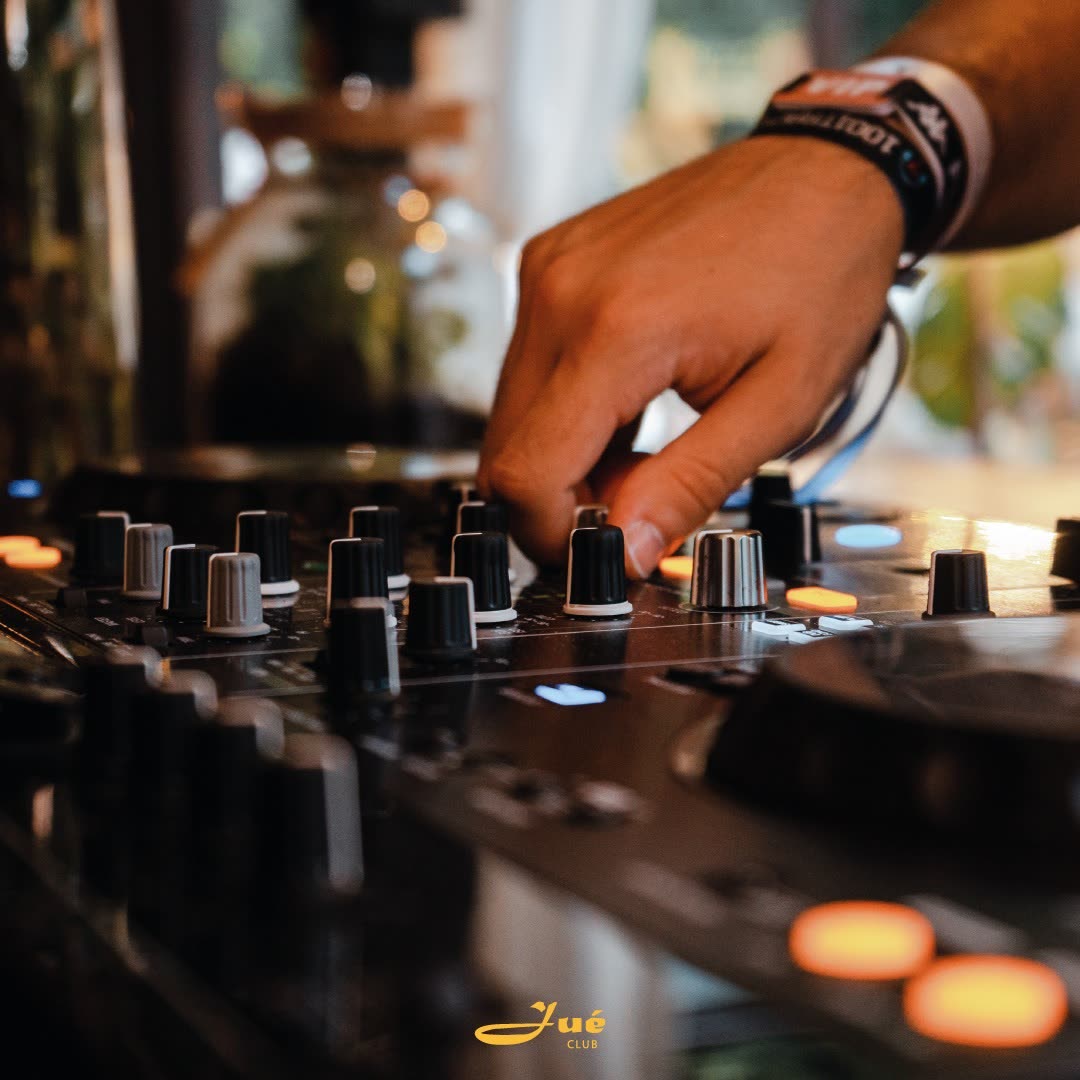 Il mixer del DJ