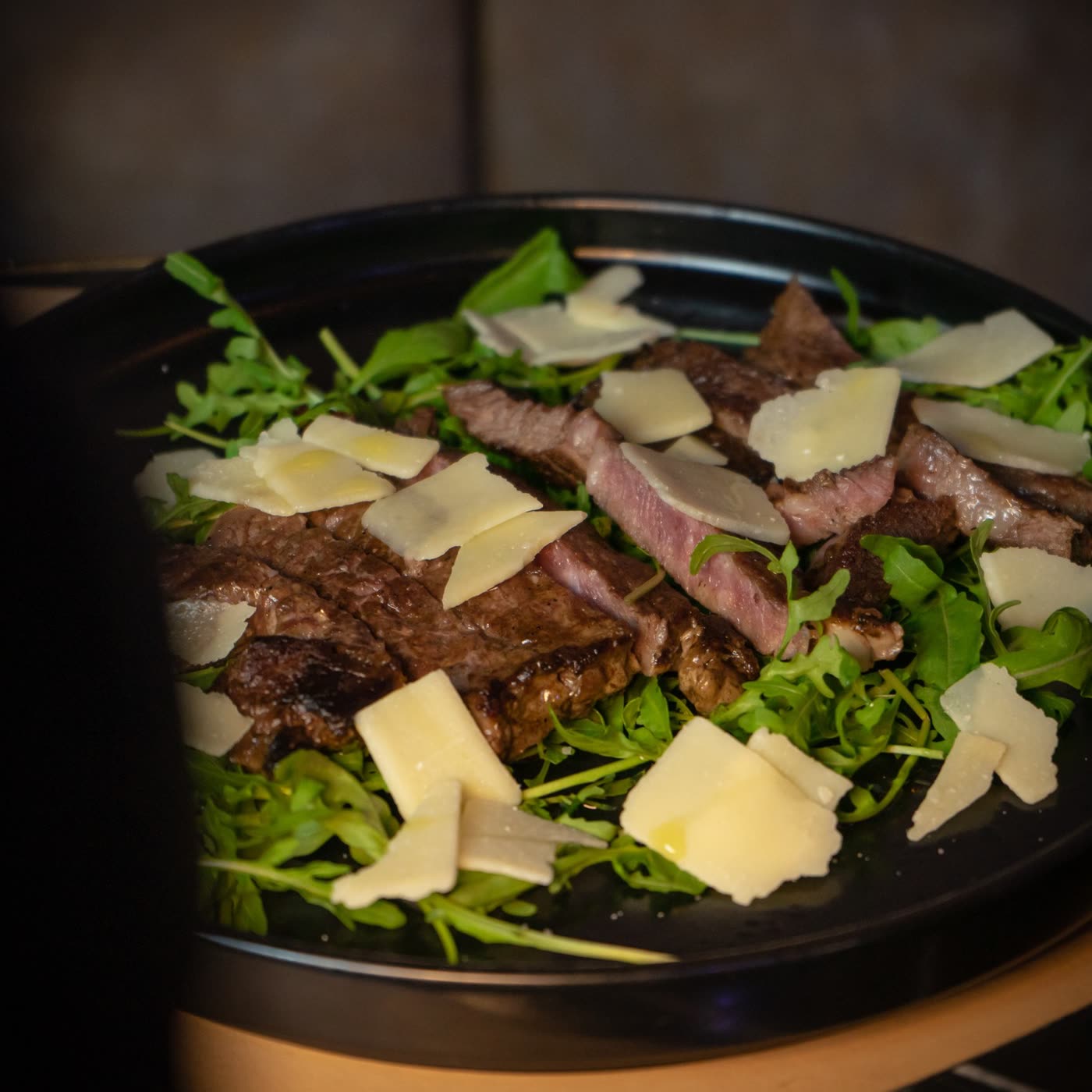 Tagliata con rucola e Parmigiano